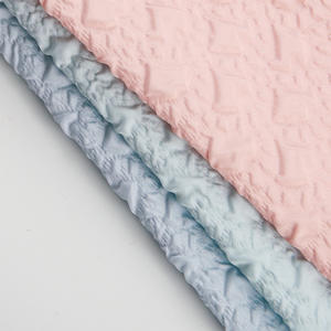 2024 populaire imperméable respirant 3D en relief écrasé 100% Polyester tissu extensible pour les filles veste d'hiver vêtement de mode - Product Image 2