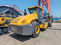 Compacteur routier robuste XS203J 20t, largeur de tambour 2130 mm, force de 353 kN pour autoroutes et aéroports
