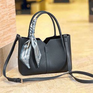 Sac bandoulière femme style français, tendance, simple, couleur unie, sac à main avec doublure en PU, design seau à la mode, fermeture à rabat - Product Image 3