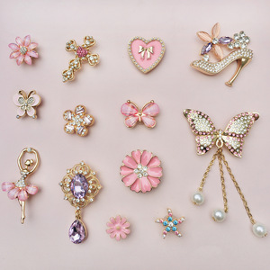 Accessori per Scarpe all'Ingrosso: Ciondoli Decorativi Rimovibili a Cuore Rosa per Zoccoli di Lusso da Ragazza - Product Image 5