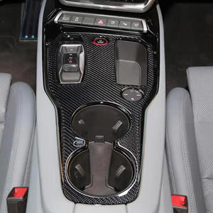 Accessoires extérieurs Cadre décoratif de panneau de changement de vitesse à commande <span class=keywords><strong>centrale</strong></span> en fibre de carbone souple pour 2023 <span class=keywords><strong>Audi</strong></span> RS <span class=keywords><strong>E</strong></span>-<span class=keywords><strong>tron</strong></span> GT - Product Image 2