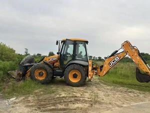 Chargeuse-pelleteuse JCB 4CX d'occasion, modèle 2022, capacité de charge nominale de 9 tonnes, pompe hydraulique MOOG pour la construction, la location et le défrichement - Product Image 1