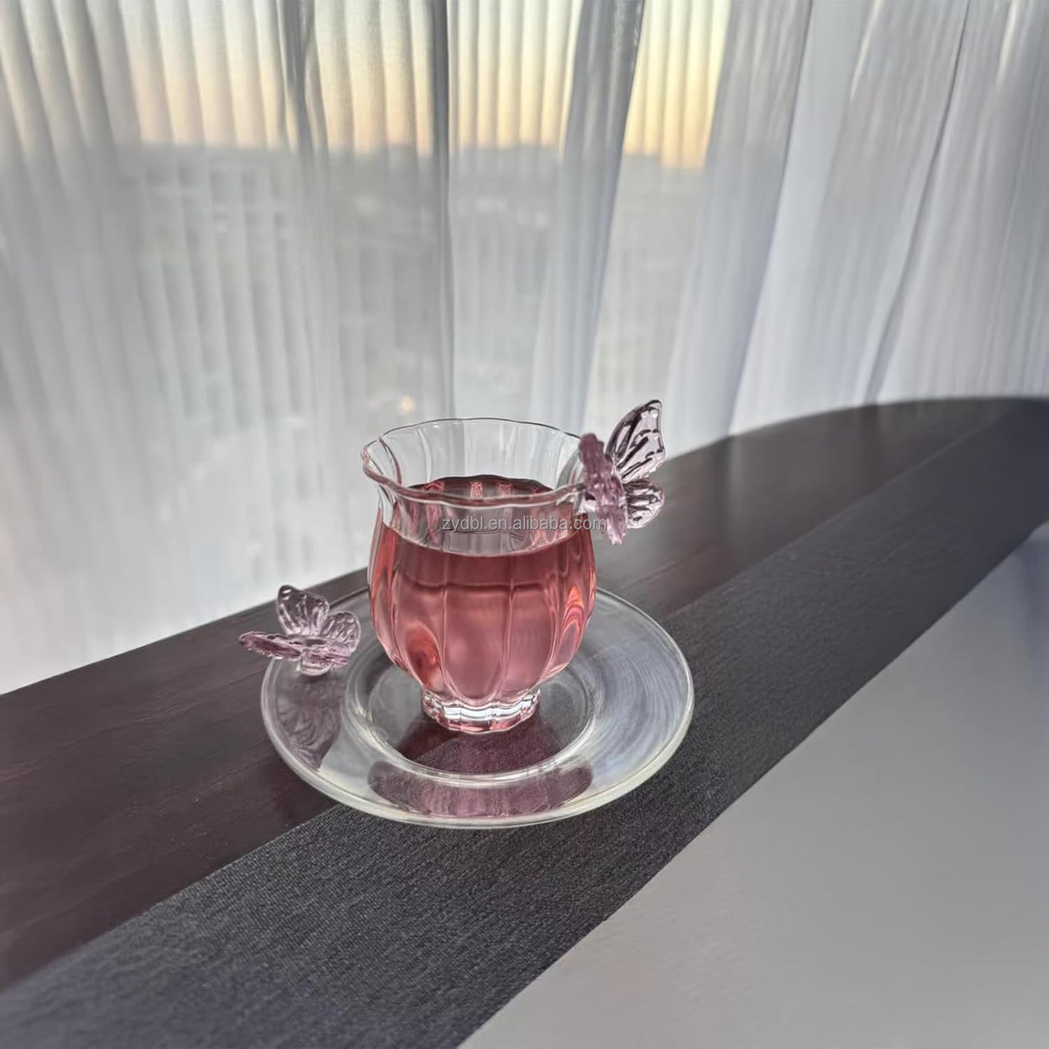 Set di tazze e piatti