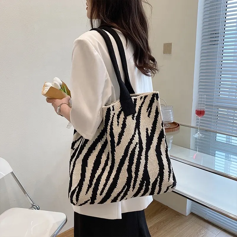 Venta al por mayor de fábrica, moda coreana, bolsos de mano de punto para mujer, diseño de leopardo, bolsos de compras de uso diario