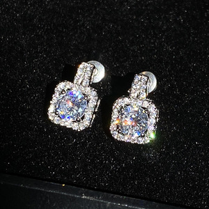 Pendientes Geométricos de Cuarzo Arcoíris en Oro Blanco con Halo de Diamantes, Joyería de Lujo para Uso Diario, Modelo E386 - Product Image 4