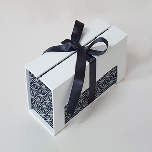 Caja de regalo de seda tailandesa para joyería y embalaje Premium con cinta - Product Image 1