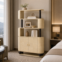 Étagère de présentation de luxe moderne en marbre noir avec pilier en bois et rangement cintrée pour projets de villas et d'hôtels
