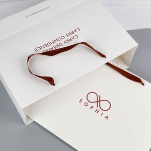 Sacs de luxe en carton recyclé personnalisables de haute qualité, impression UV, poignées en ruban doré, pour supermarchés et cosmétiques - Product Image 3