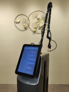 Machine à laser fractionné CO2 60W 10600nm, tube RF métallique, découpe au laser, resserrement vaginal, élimination des cicatrices, rajeunissement de la peau - Product Image 6