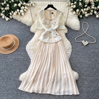 Robe longue décontractée élégante pour femme WIWT, avec empiècements en dentelle, plissée, coupe trapèze, manches courtes, ceinture et taille haute, idéale pour le quotidien et les soirées.