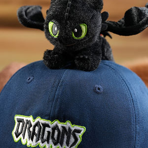 Peluche de <span class=keywords><strong>dragon</strong></span> de <span class=keywords><strong>dessin</strong></span> <span class=keywords><strong>animé</strong></span> mignonne avec casquette de baseball, jouet en peluche super doux, cadeau de compagnie de voyage pour enfants - Product Image 1