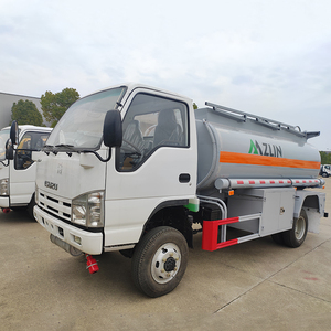 Camion-citerne à huile diesel ISUZU, capacité de 5 m³, transmission manuelle, roues motrices 4x2, état neuf, moins de 5 tonnes de poids total. - Product Image 2