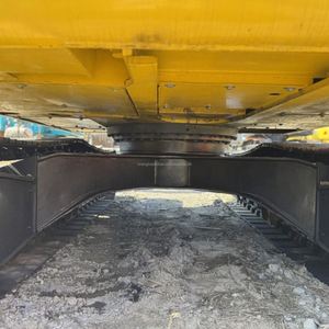 Excavatrice sur chenilles Komatsu PC130 d'occasion de haute qualité avec toutes les pièces d'origine, prête pour des travaux intensifs - Product Image 3