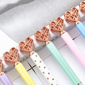 Bolígrafo Ergonómico con Forma de Corazón Personalizado - Adorable Accesorio de Escritura para Oficina, Material Escolar y Estudiantes - Product Image 2