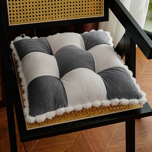 Coussin de siège carré en velours côtelé avec décoration de boules en peluche assorties aux couleurs du motif, coussin de chaise de bureau, coussin de siège polyvalent - Product Image 3
