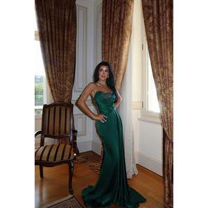 Robe de soirée vert émeraude Elodie coupe trapèze, col rond, drapée, à volants, décorée de strass, pour cérémonie, pailletée, longueur ras du sol, pour mariées, taille XS - Product Image 5