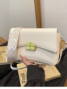 Color sólido 2024 nuevo bolso cuadrado pequeño bolso de hombro para axilas de mujer bolso de lujo de moda para mujer - Product Image 3