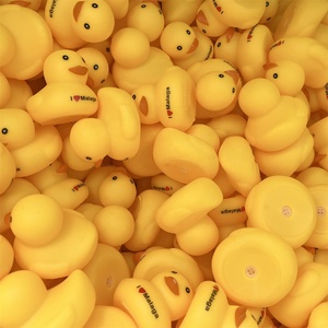 Regali promozionali per bambini giocattoli da bagno estivi con Logo personalizzato con stampa Multi colori diversi piccoli giocattoli Mini gomma anatra alla rinfusa - Product Image 4