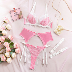 Completo Set Lingerie Sexy da Donna in Pizzo Francese a 4 Pezzi, con Dettagli Intagliati, Reggiseno Push-up Senza Schienale, Perizoma e Reggicalze - Ingrosso e Personalizzazione OEM - Product Image 5