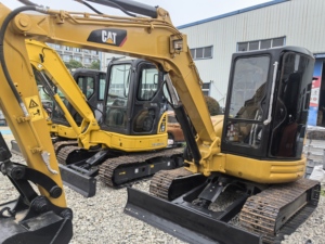 Excavatrice sur chenilles d'occasion CAT304C, 4 tonnes, mini, prix abordable, bonnes performances, certifiée CE - Product Image 2
