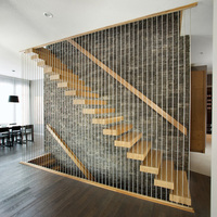 Escalier moderne à design simple, à poutre cachée, marches en bois, type L, droit, garde-corps en verre, escalier flottant moderne, escalier en verre