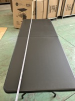 Tables Pliantes en Plastique PEHD Rectangulaires Noires de 180 cm, Pliantes en Deux, pour Fêtes, Vente en Gros