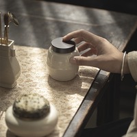 Mini pot en céramique avec couvercle en ébène, stockage hermétique pour poudre d'encens, urne commémorative pour animaux de compagnie