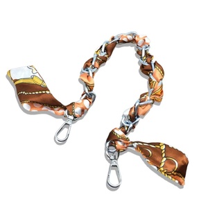 Tracolla di Ricambio con Catena Corta in Metallo, Multicolore, 44CM - Funzione per Sciarpa e Supporto <span class=keywords><strong>Telefono</strong></span> - Product Image 6
