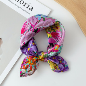 Foulard carré en satin vintage à motif peinture à l'huile, multi-usage : cache-cou, attache-cheveux, ruban pour sac à main, accessoire de luxe pour femme - Product Image 2