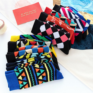 Chaussettes tendance géométriques pour l'automne et l'hiver, chaussettes personnalisées tendance pour hommes et femmes, chaussettes de sport en coton - Product Image 3
