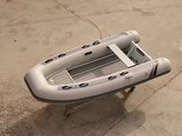 Bateau semi-rigide en PVC de 330 cm avec coque en aluminium soudée professionnelle 2026, design en V profond, moteur hors-bord 30-35 nœuds pour la pêche, la croisière et les loisirs en famille