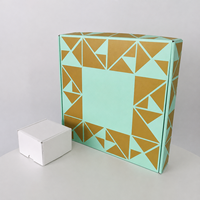 Boîte d'expédition PR en carton ondulé de luxe personnalisée avec logo en feuille d'or pour kit cadeau promotionnel influenceur