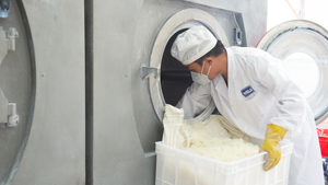 Paquet de 100 préservatifs liquides invisibles pour femmes - Product Image 6