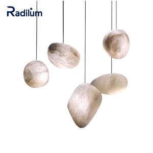 Suspension LED en pierre d'albâtre, style Wabi Sabi nordique, pour villa, escalier, salon, lampe d'ambiance artistique design en forme de galet irrégulier, décoration - Product Image 1