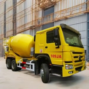 Camion malaxeur 2026 HOWO SINOTRUK 6*4 Conduite à gauche Capacité 8m³ 10m³ 12m³ Camion malaxeur à béton diesel 400HP - Product Image 1