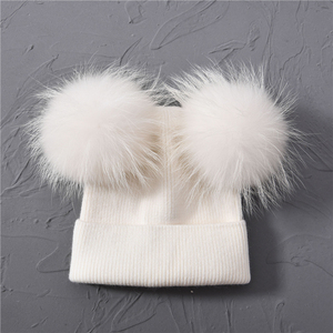 <span class=keywords><strong>Bonnet</strong></span> d'hiver de luxe tricoté pour <span class=keywords><strong>femme</strong></span> avec double <span class=keywords><strong>pompon</strong></span>, logo personnalisé, prêt pour le voyage, en cachemire, laine et <span class=keywords><strong>fourrure</strong></span> de raton laveur - Product Image 4