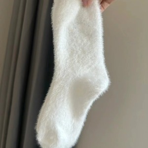 Calcetines de lana de visón para mujer, longitud media hasta la pantorrilla, gruesos, transpirables, esponjosos, de color sólido, cálidos para otoño e invierno, para dormir, ropa de maternidad - Product Image 3