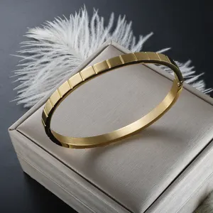 Bijoux en acier inoxydable avec nom gravé personnalisé, bracelet de manchette minimaliste hypoallergénique plaqué or 18K étanche