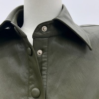 Vintage Olivgrünes Damen-Hemdblusenkleid aus PU-Leder mit Taillenschnürung, Umlegekragen und seitlichem Kordelzug – Maßgeschneiderter Damen-Mode-Mantel