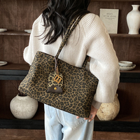 Tas Selempang Wanita Kapasitas Besar Desain Tote Motif Leopard Custom, Tas Kain Wanita untuk Kerja, Belanja, dan Bepergian