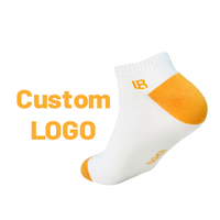 Vente en gros de chaussettes tricotées personnalisables pour hommes, chaussettes blanches unies en coton pour hommes, chaussettes de sport Jacquard personnalisées écologiques
