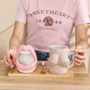 Tazza in Ceramica a Forma di Seno con Bocca Sexy, Posacenere, Cucchiaio e Vassoio in Bambù per Ufficio e Soggiorno - Product Image 6