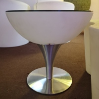 Table LED lumineuse rechargeable à 16 couleurs changeantes pour bar, fête, café, hôtel, boîte de nuit, événement