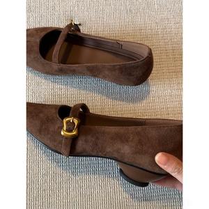 Chaussures Mary Jane à talon épais en cuir mat vintage à bout pointu pour femme – Escarpins polyvalents à talon moyen et bride unique de couleur unie - Product Image 1