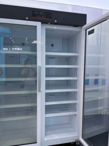 ثلاجة طبية من ميديا معتمدة من CE بسعة كبيرة 756 لتر، درجة حرارة 2~8 درجة مئوية، باب زجاجي مزدوج، للصيدليات، مع تحكم بالمعالج الدقيق - Product Image 5