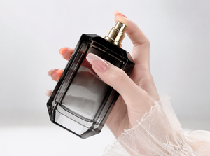 Flacon de parfum <span class=keywords><strong>carré</strong></span> à prix bas et faible MOQ, 100 ml, 50 ml, <span class=keywords><strong>dégradé</strong></span> noir/marron, flacon pulvérisateur de parfum avec boîte et bouchon, fond épais - Product Image 5