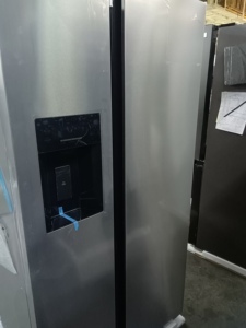 Réfrigérateur domestique à double porte de 20 pieds cubes avec distributeur d'eau - Product Image 3