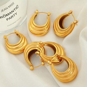 Pendientes de Aro en Forma de U Jean Miss Gold, Geométricos, con Pliegues Irregulares, para Uso Diario, Unisex - Product Image 1