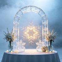 Centre de table en marbre doré étincelant avec piédestal élégant pour mariage d'hiver, fête de Noël et présentation raffinée