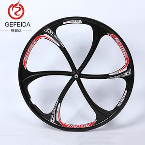 Nouveau jeu de roues fendues 700C de haute qualité à cinq engrenages fixes 24 "26 / 27.5in alliage de magnésium 10 <span class=keywords><strong>roue</strong></span> de vélo à <span class=keywords><strong>3</strong></span> rayons intégrée - Product Image 1